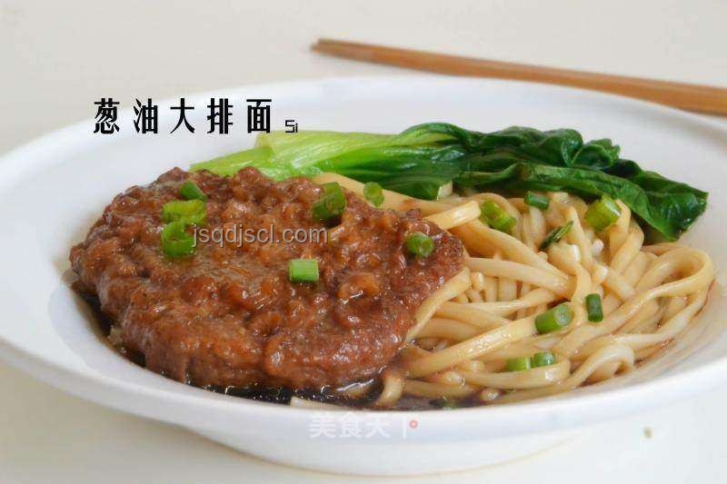 大學生就業指導新趨勢：蔥燒大排與蔥油拌面的創業啟示