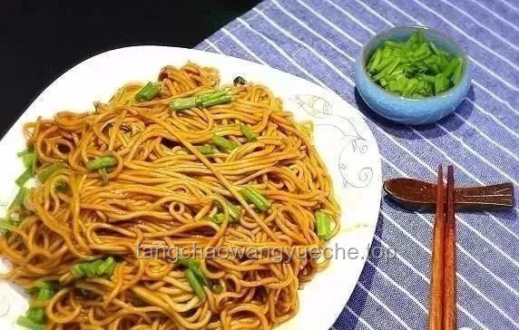 大學(xué)生就業(yè)指導(dǎo)：蔥燒大排速變蔥油拌面，一菜兩吃超實用！