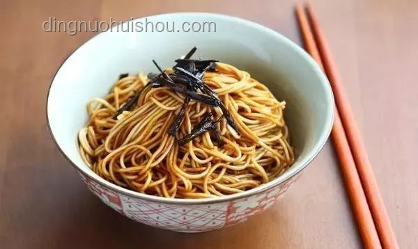 大學生就業指導：蔥燒大排速變蔥油拌面技巧
