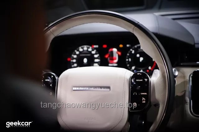 連方向盤(pán)也是屏幕！：未來(lái)汽車交互設(shè)計(jì)的革新探索