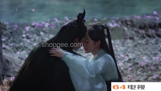 《桃花映江山360度翻面吻》與傳統吻戲對比分析