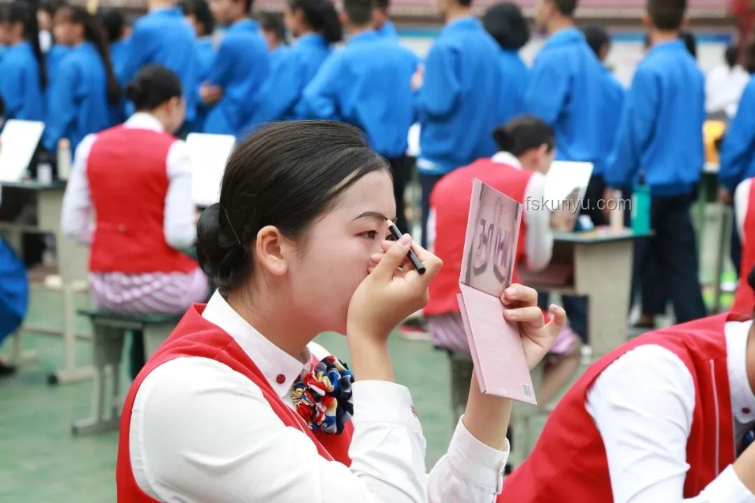 小伙中考720分后轉校職高學烹飪：選擇多樣的人生路
