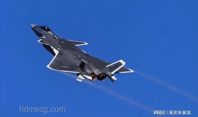 搭上殲-15戰(zhàn)機(jī)同款電梯體驗(yàn)研究：高科技與日常生活的交匯