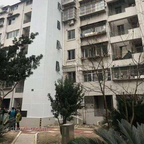 搭上殲-15戰(zhàn)機(jī)同款電梯體驗(yàn)對(duì)比：震撼與自豪的交織