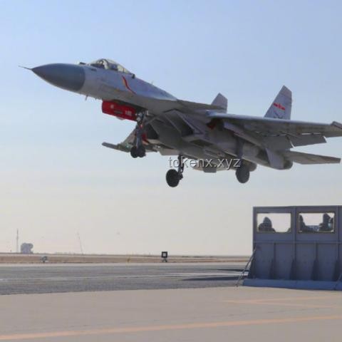 搭上殲-15戰機同款電梯：航母艦載機作業效率與體驗的深度洞察