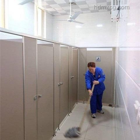 女子同一公廁兩遭趴地偷窺：公共安全與隱私保護深度剖析