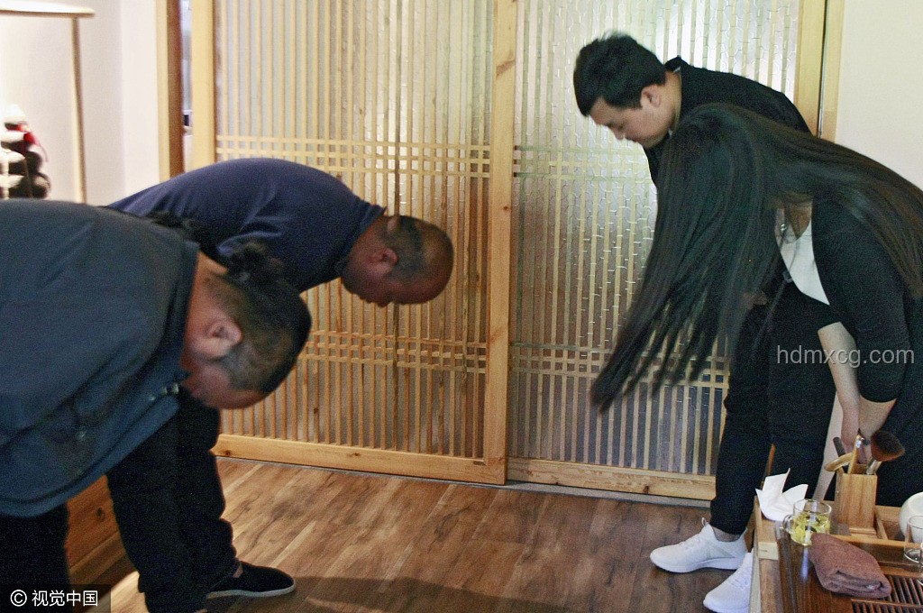 西安女孩跪地搶救老人案例研究：善行與感恩的交匯