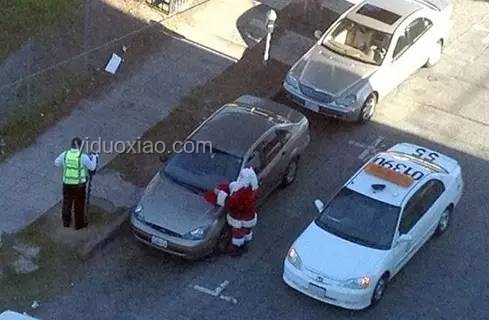 美國女子拒停車，警車“龜速”追逐4小時事件解析