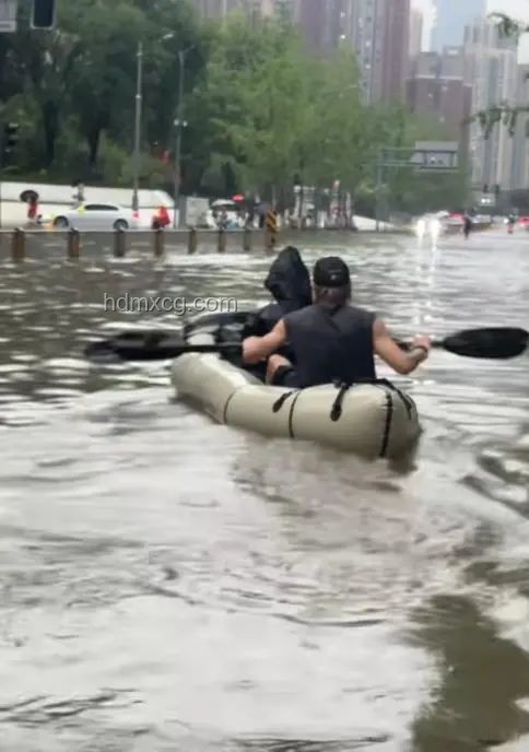 成都暴雨劃船上班解決方案