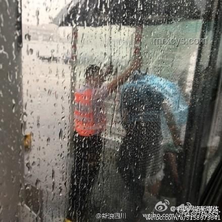 成都暴雨劃船哥：趕去上班的托尼案例研究