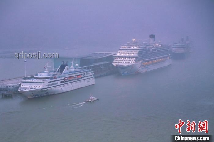 航拍山東艦夜泊維多利亞港：拍攝與安全保障方案