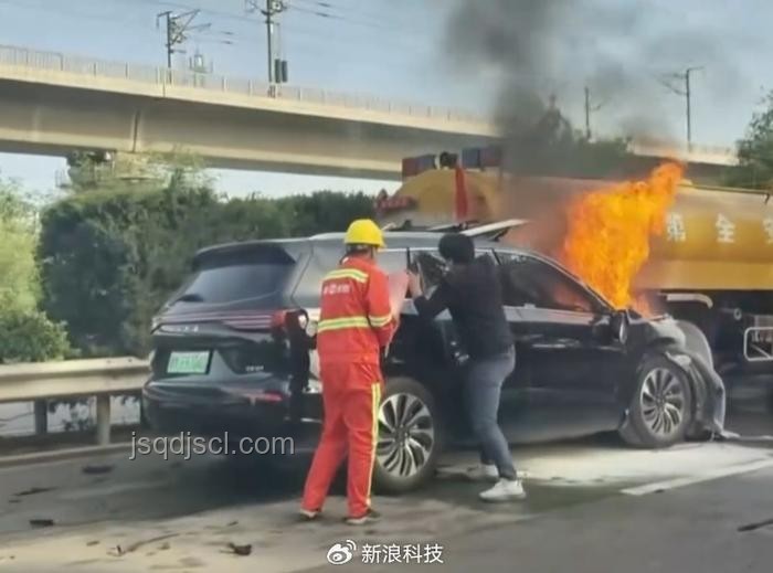 問界車主智駕事故索賠百萬，責任歸屬與技術爭議探析