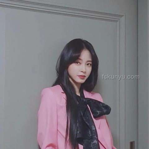 鞠婧祎打火機惡女變裝：引領娛樂新風尚？