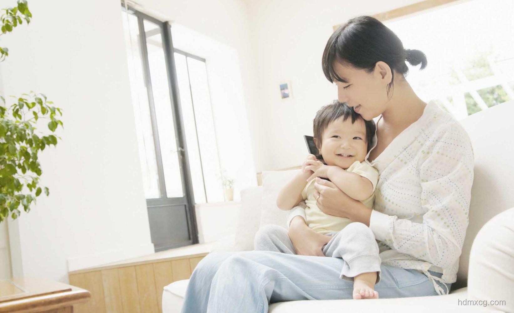 媽媽年輕時(shí)一定很美：家庭相冊中的時(shí)光印記與美學(xué)探索