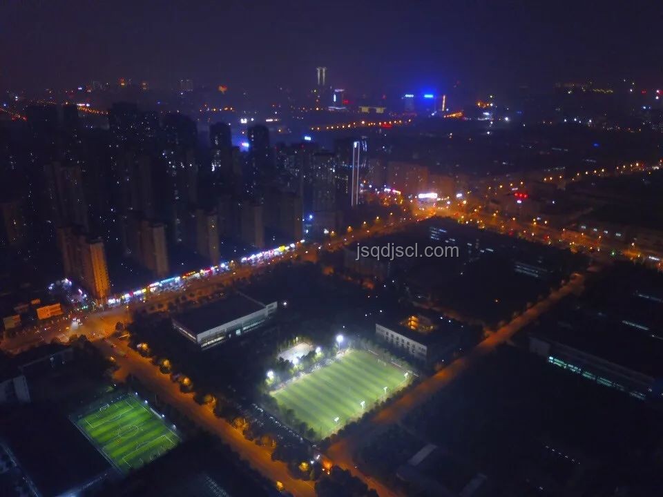 蘇超無錫2:0揚州，足球賽場上的汗水與榮耀