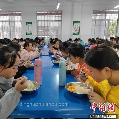 2025年大學(xué)學(xué)費(fèi)普漲現(xiàn)象解析，漲幅差異大背后原因何在？