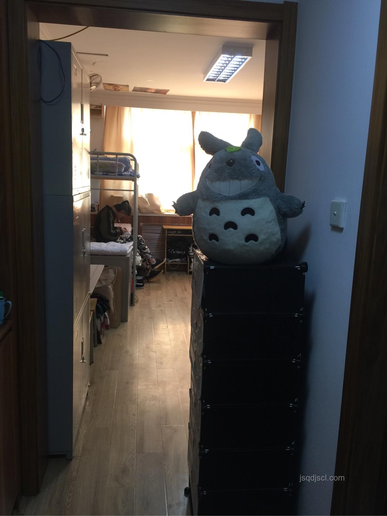 青島大學宿舍條件與學生中暑事件對比分析