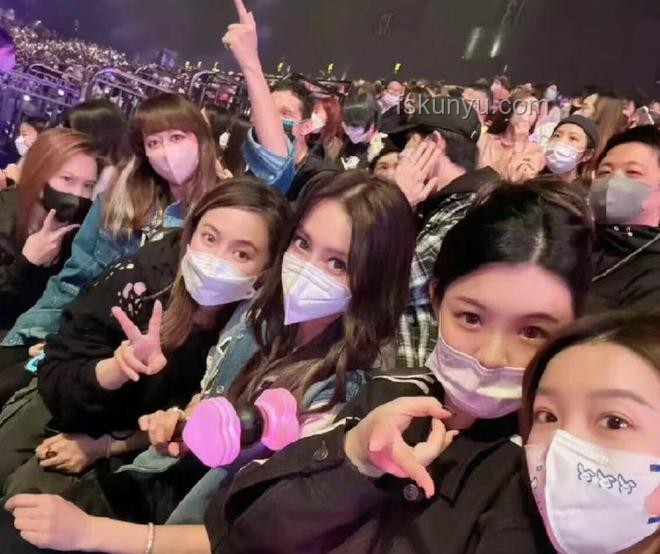 BLACKPINK演唱會偶遇明星家庭，如何禮貌互動并保護(hù)隱私