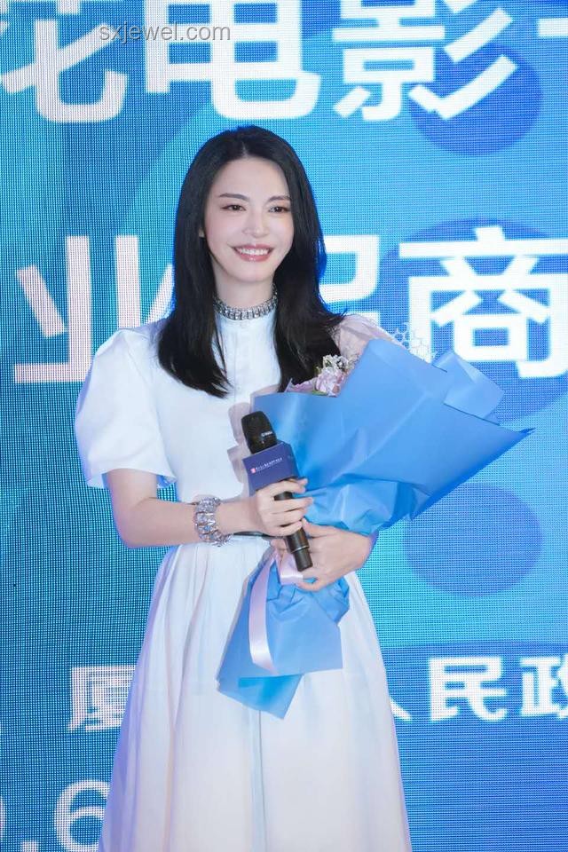 石凱曬拍立得：藝人形象重塑與音樂宣發新趨勢預測