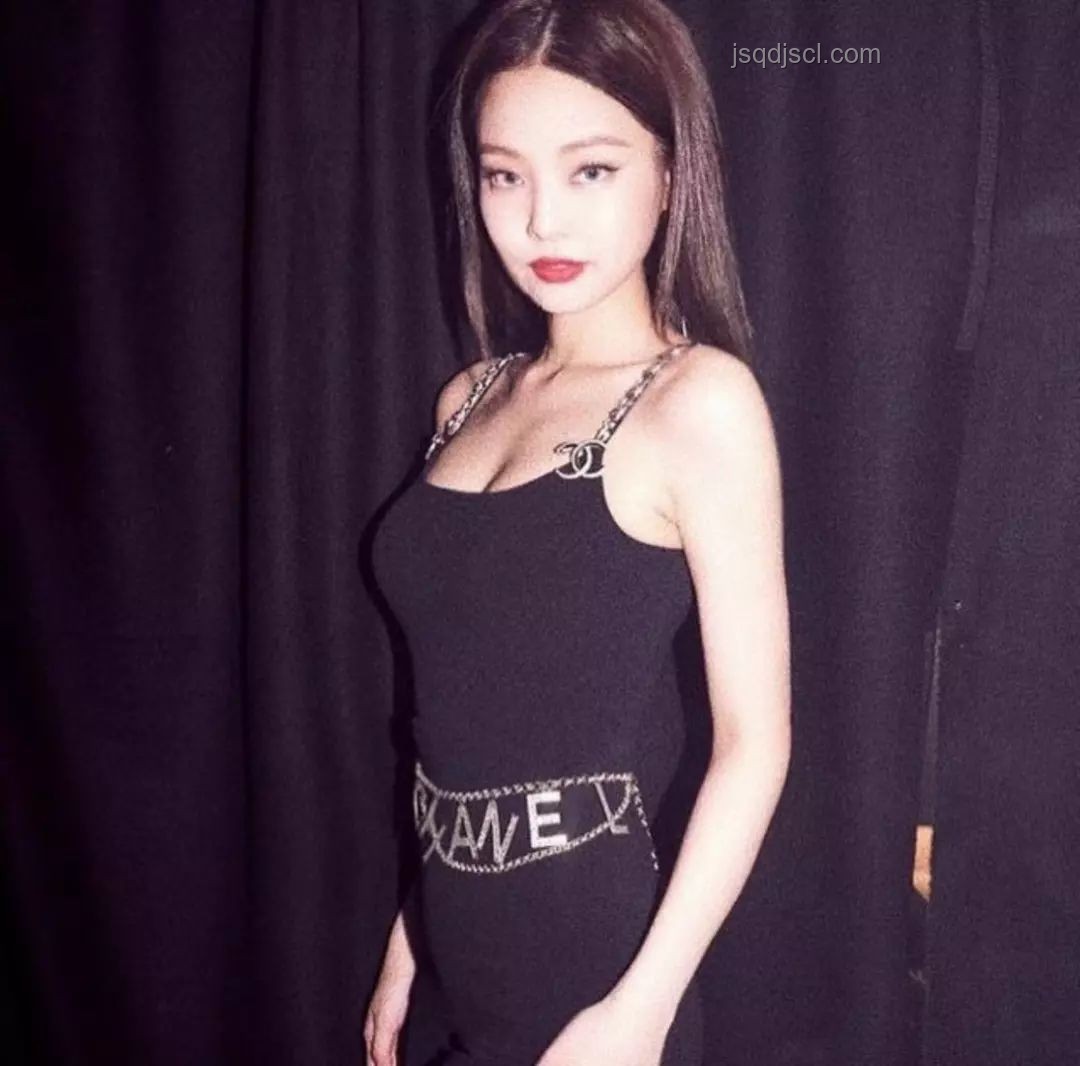 “這跟Jennie在我臉上跳舞有什么區別”：粉絲熱梗背后的舞臺魅力解析