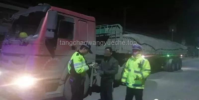 交警嚴(yán)打“百噸王”：道路運(yùn)輸安全保衛(wèi)戰(zhàn)