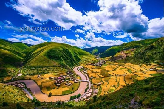 烏魯魯?shù)木融H：生態(tài)保護(hù)與旅游開發(fā)平衡策略