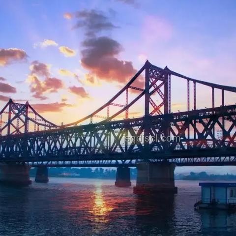 成群朝鮮游客隔江游中國(guó)背后的動(dòng)因與影響對(duì)比