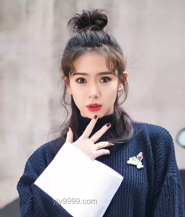 燙了羊毛卷的馬思純，顏值是否重回37歲巔峰期？
