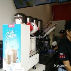 蜜雪冰城員工用腳關直飲水桶事件解析
