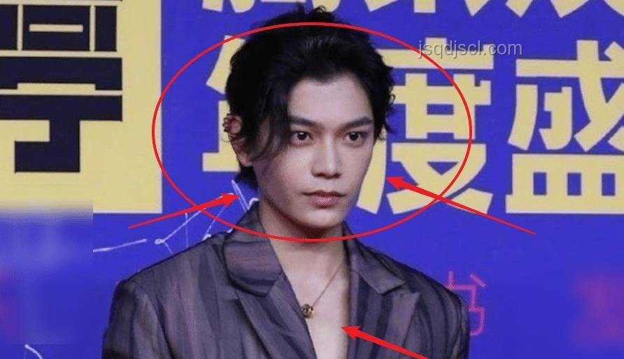 丁禹兮“花開錦繡”與斗笠造型對比分析