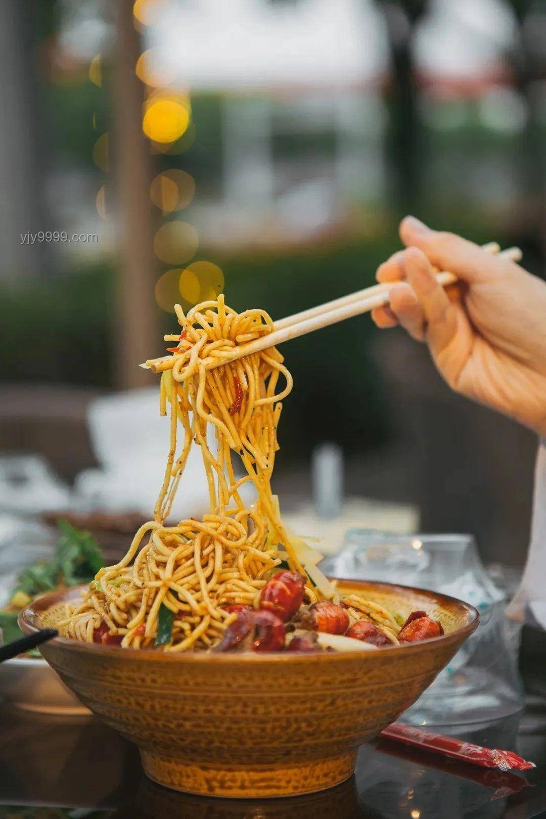 鄭州五星酒店擺攤賣鹵味，日入三萬，高端轉型新思考?