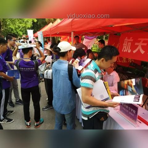 如何看待學生放棄北大清華選擇其他熱門專業(yè)？