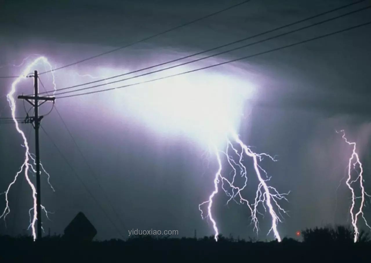 大連一夜閃電7694次：高頻雷電現(xiàn)象解析及影響探討