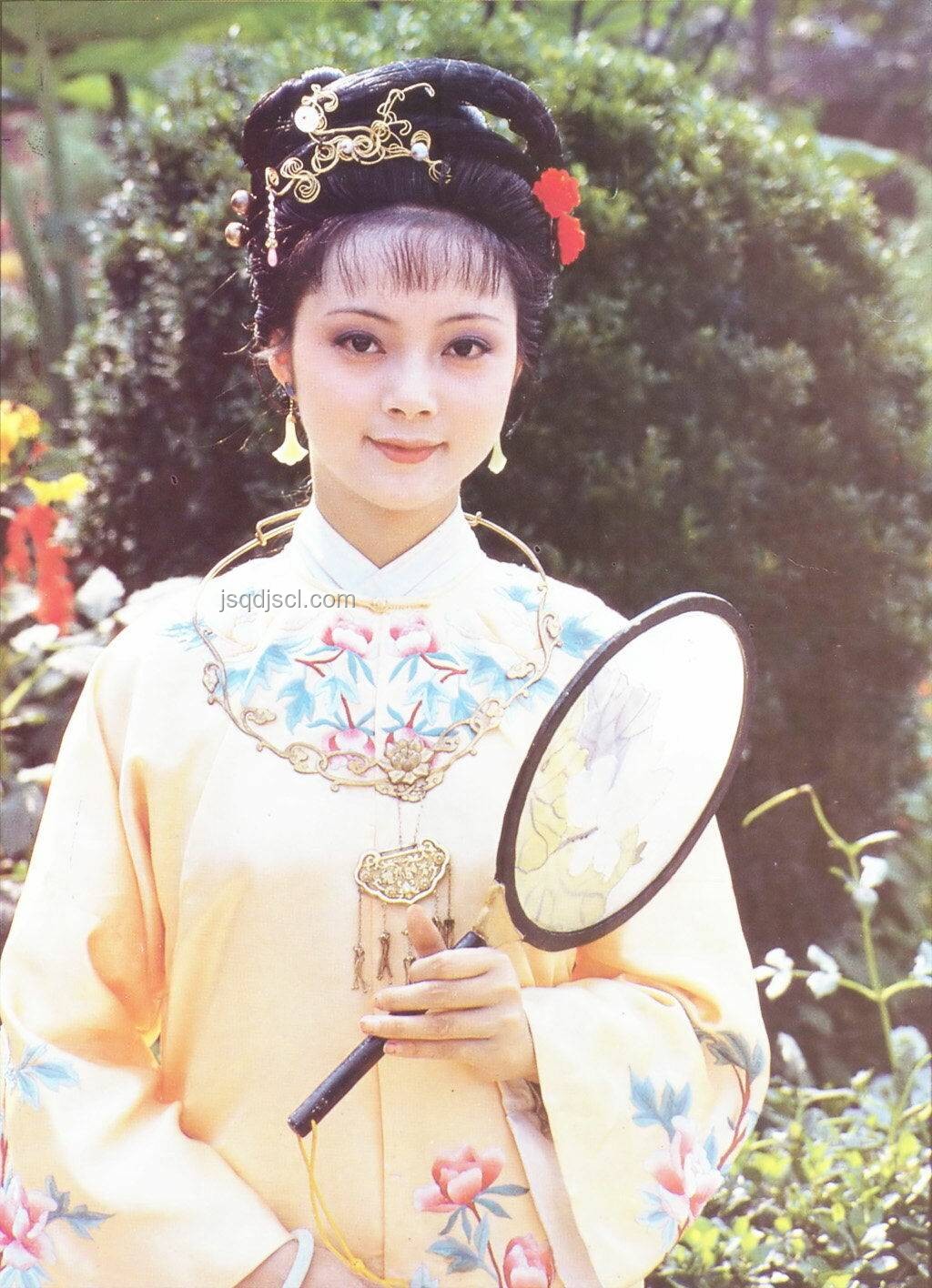 薛寶釵觀玉：有心布局或突發(fā)奇想？深度剖析《紅樓夢》情感走向