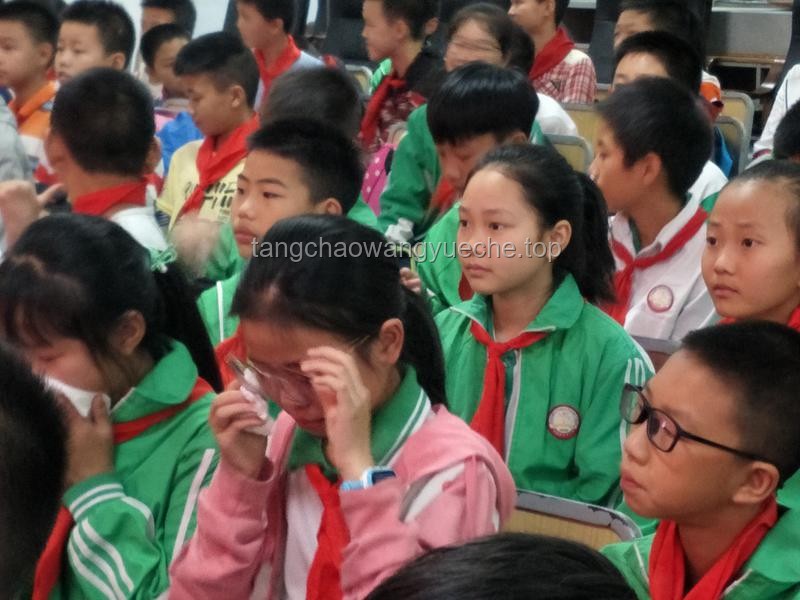 小學畢業了，勸導孩子面對離別情緒