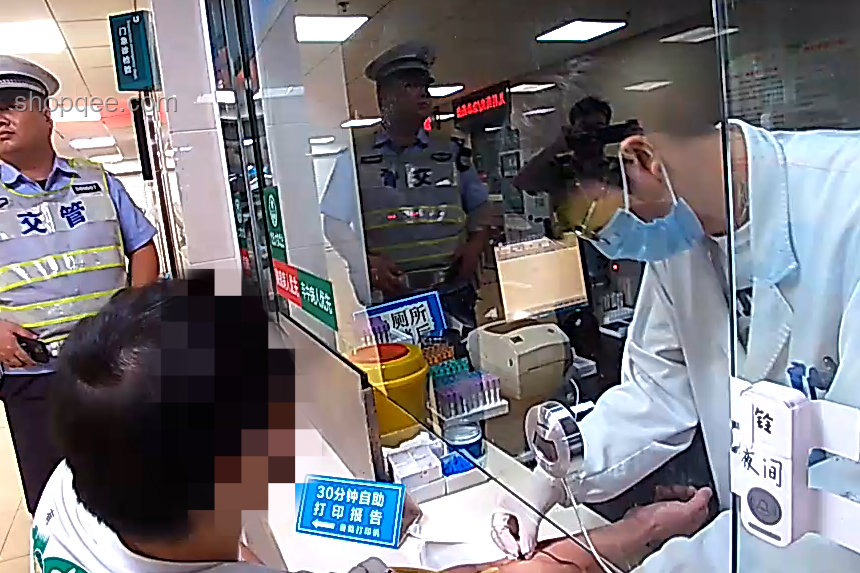男子理發(fā)店高額充值做灌腸事件與警方通報對比分析