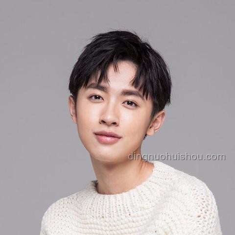 李蘭迪演藝風(fēng)格與公眾形象對比分析