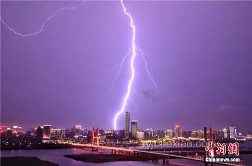 氣象臺揭秘：深圳3小時閃電1206次的震撼之夜