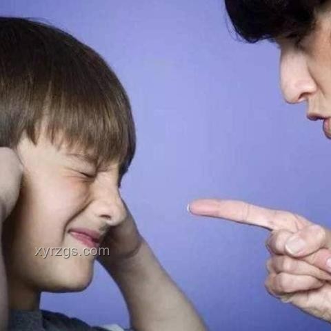抑郁癥少年面對批評：與孩子“站在一起”的重要性及方案