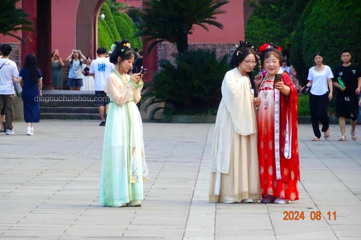 西湖漢服拍照爭(zhēng)議背后的行業(yè)洞察