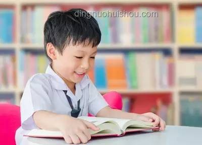 抑郁癥少年面對批評的孤獨：如何與孩子“站在一起”