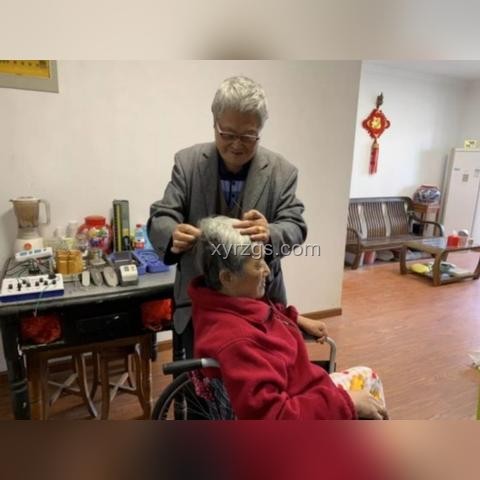 妻子自學按摩手法與專業按摩對丈夫健康影響的對比分析