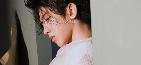 喉結(jié)罩：重塑男性魅力新定義，跨界創(chuàng)新時(shí)尚風(fēng)潮
