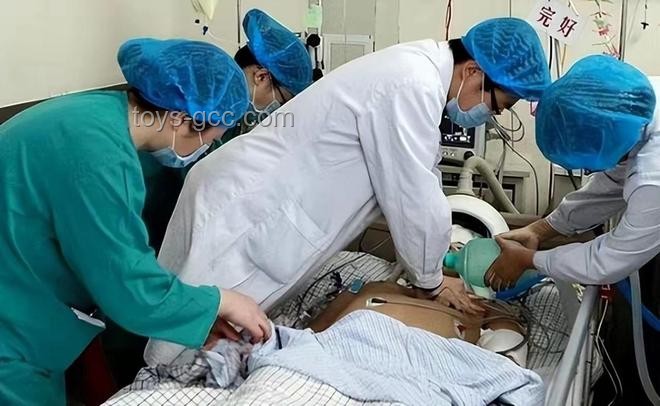 67歲大媽曬背過度致開顱手術(shù)：高溫健康風(fēng)險(xiǎn)深度剖析