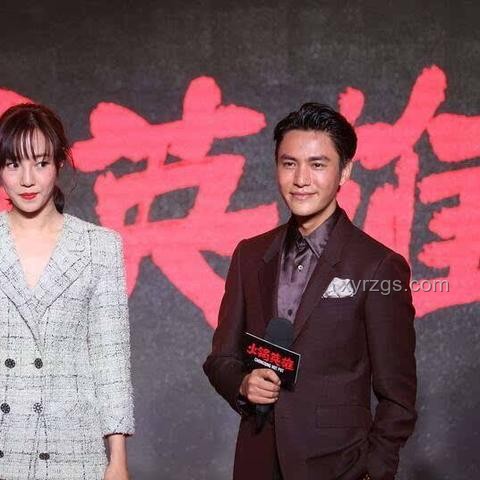 如何處理同事聚餐時男女爭著付錢拉扯的情況