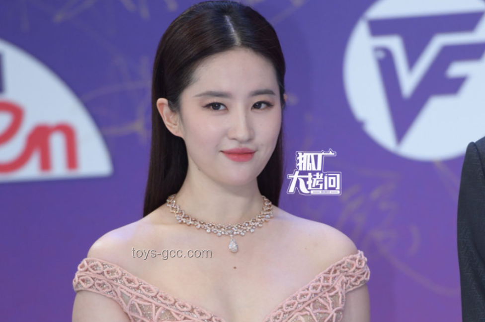 劉亦菲萬茜白玉蘭合照引熱議，展現東方美學魅力